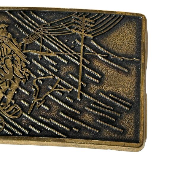 Vintage Electric Power Lineman in Snowshoes‎ Snow Storm Brass Belt Buckle 1970's - Picture 3 of 8